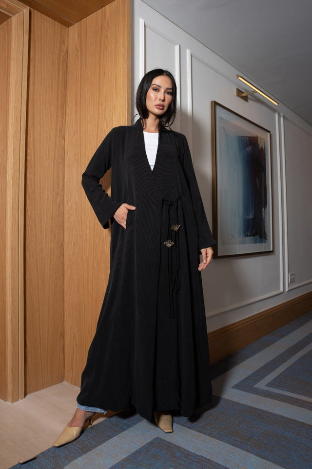 LN0228 ABAYA - LUNA COUTURE - MIRA Y MANO