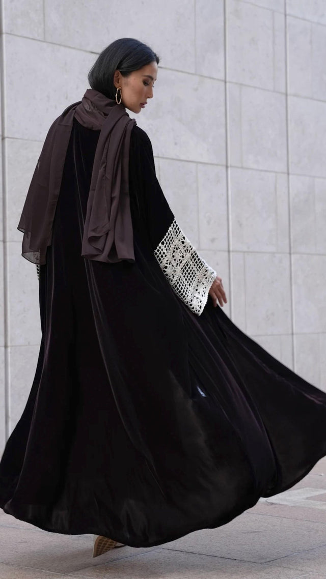 LN0266 ABAYA - LUNA COUTURE - MIRA Y MANO