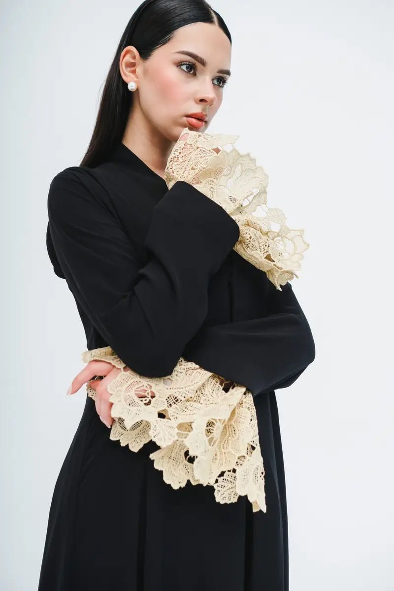 LN0298 ABAYA - LUNA COUTURE - MIRA Y MANO