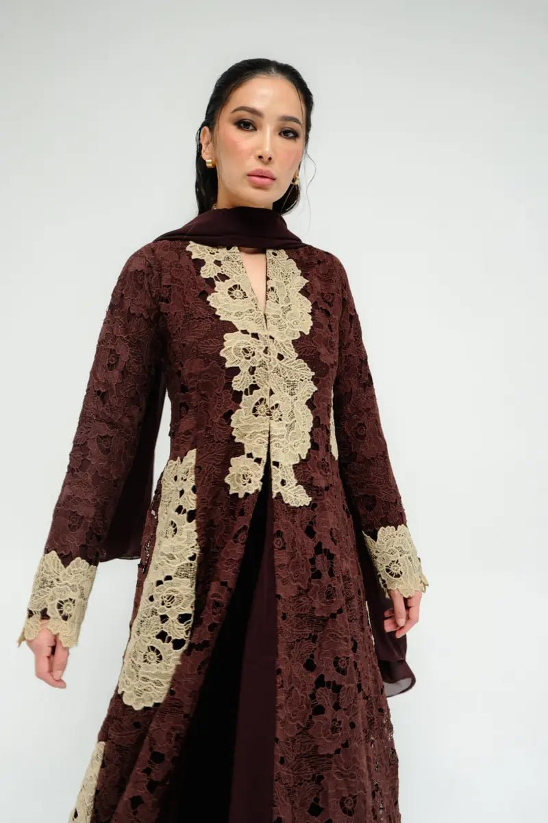 LN0327 ABAYA - LUNA COUTURE - MIRA Y MANO