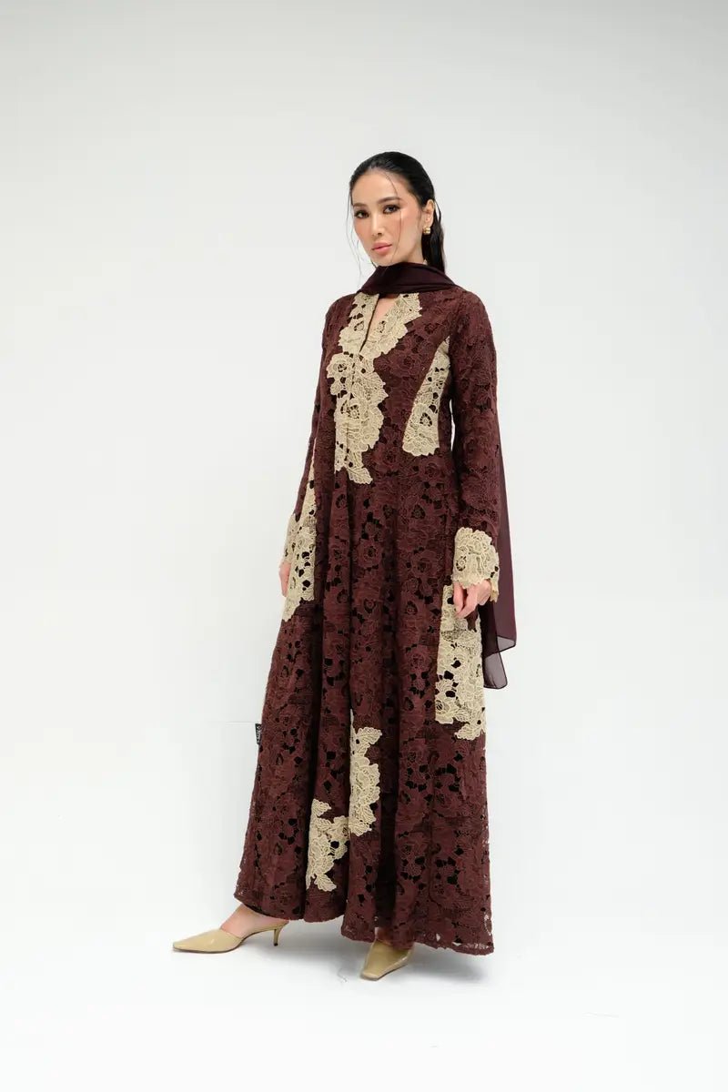 LN0327 ABAYA - LUNA COUTURE - MIRA Y MANO