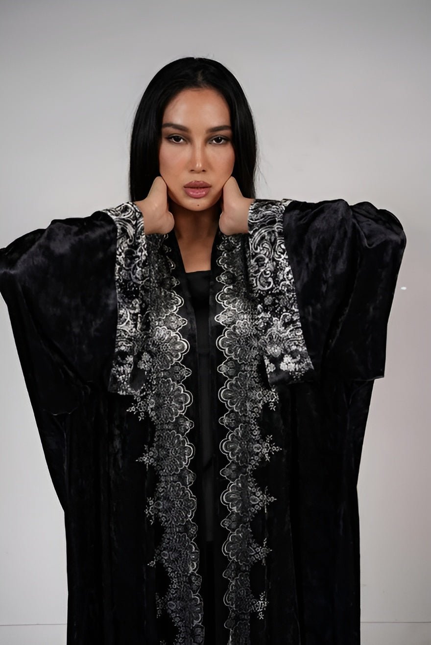 LN0418 ABAYA - LUNA COUTURE - MIRA Y MANO