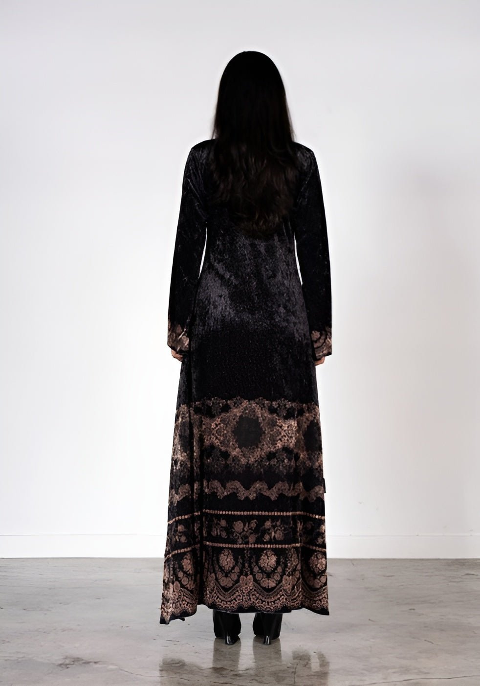 LN0424 ABAYA - LUNA COUTURE - MIRA Y MANO