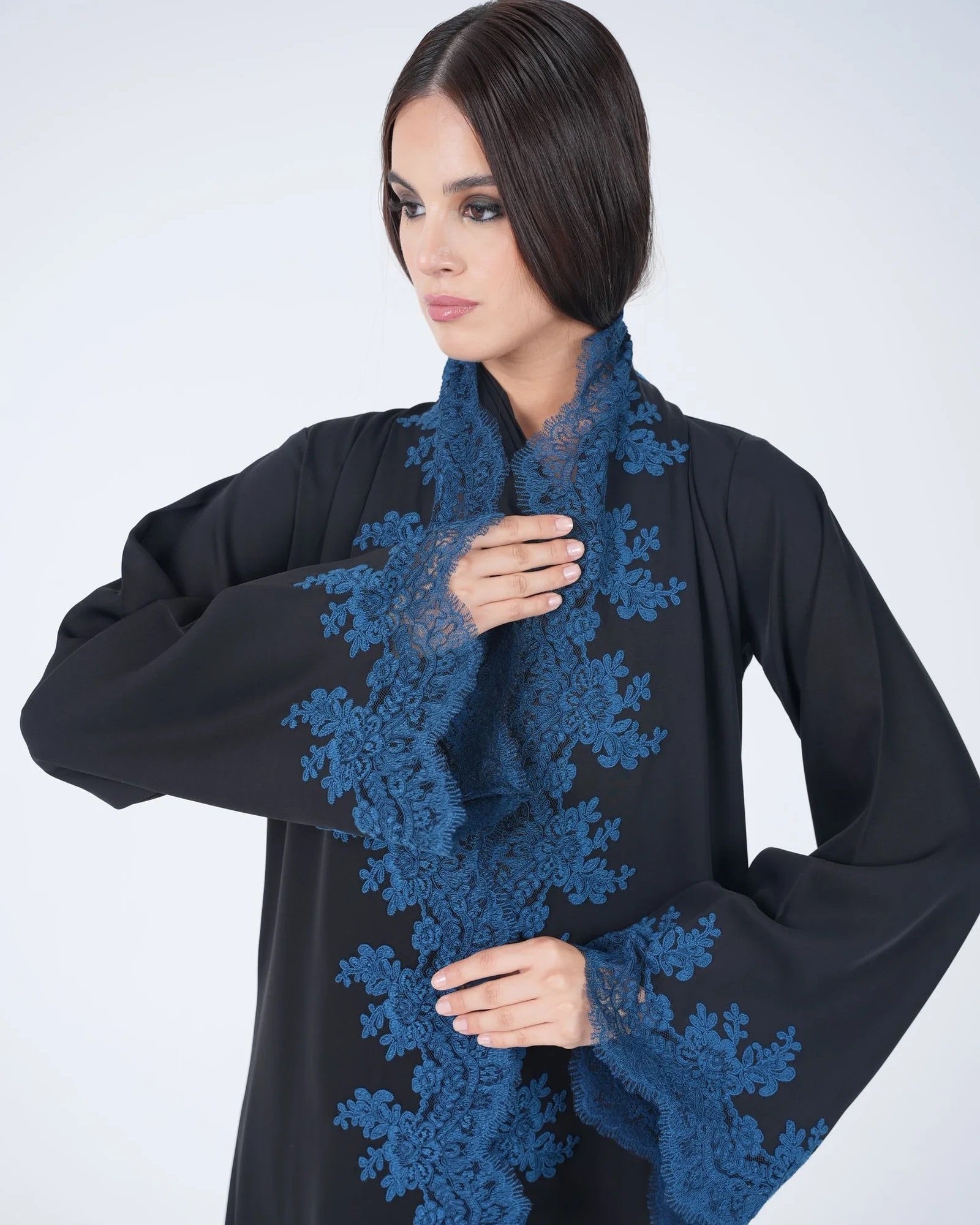 VC49 - Black Crepe Abaya - LUNA COUTURE - MIRA Y MANO