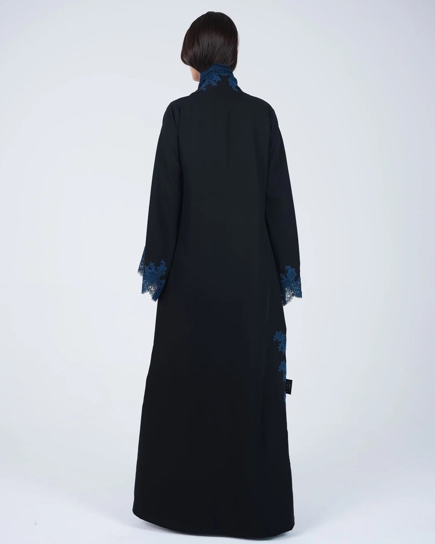 VC49 - Black Crepe Abaya - LUNA COUTURE - MIRA Y MANO
