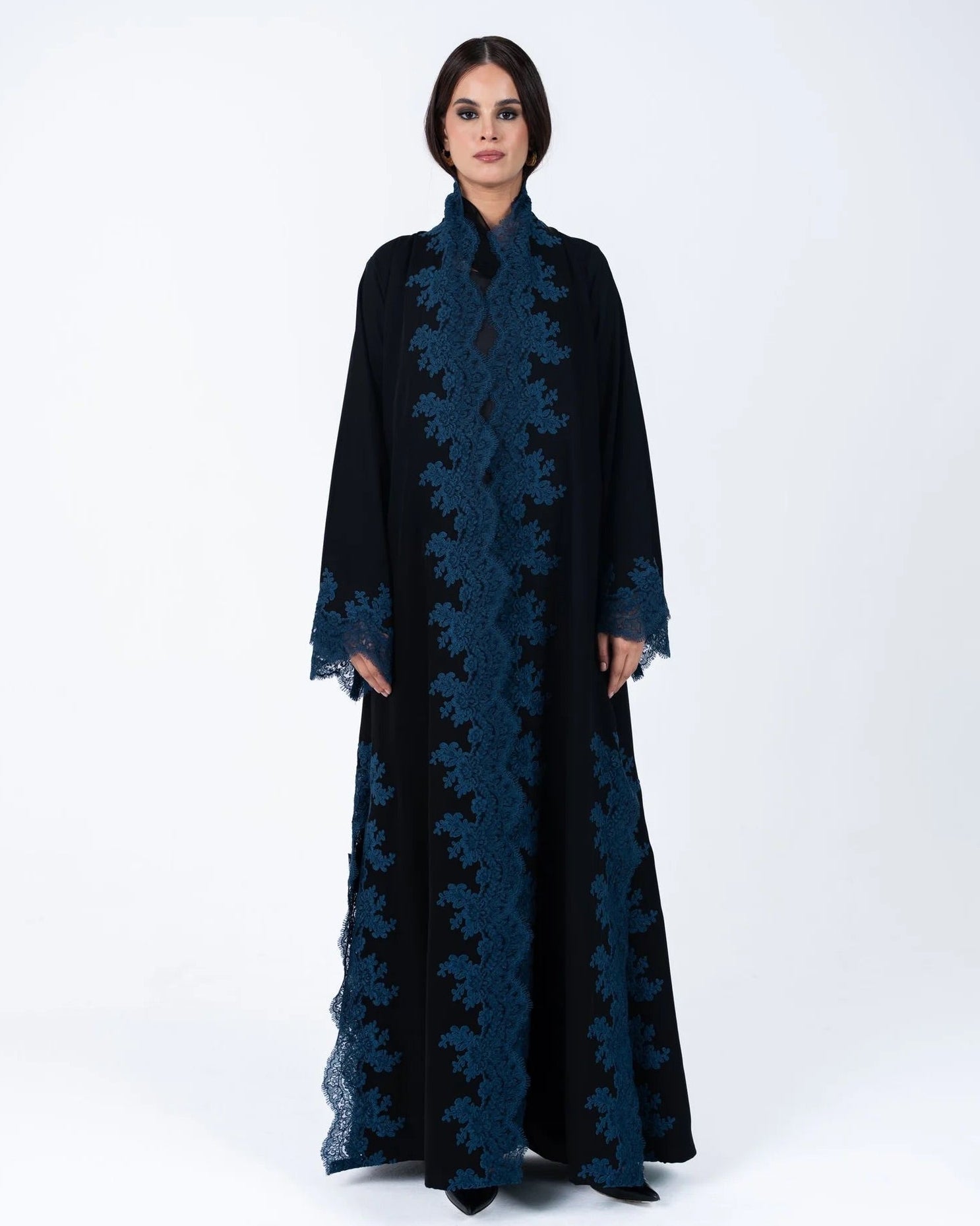 VC49 - Black Crepe Abaya - LUNA COUTURE - MIRA Y MANO