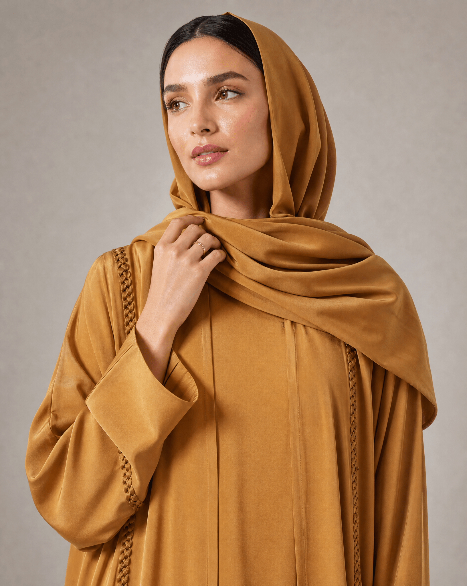AMBER-GD ABAYA - LUNA LINE - MIRA Y MANO