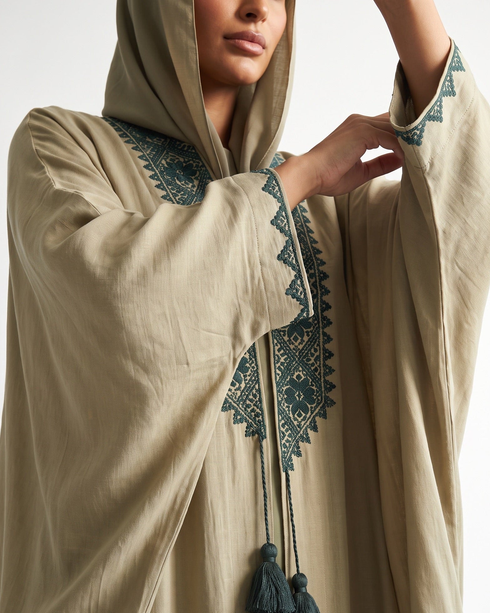 SELENE-A ABAYA - LUNA LINE - MIRA Y MANO