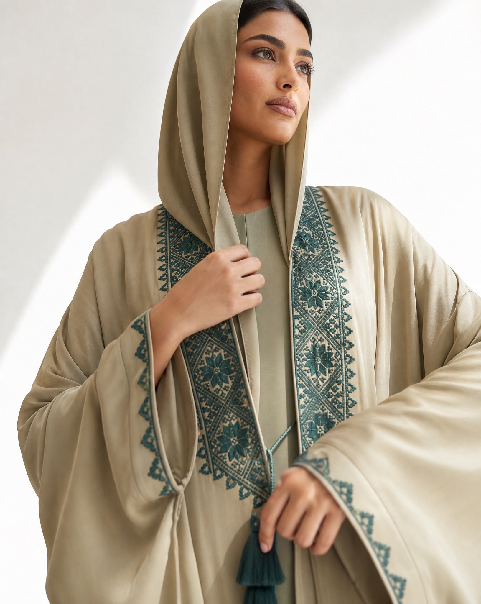 SELENE-A ABAYA - LUNA LINE - MIRA Y MANO