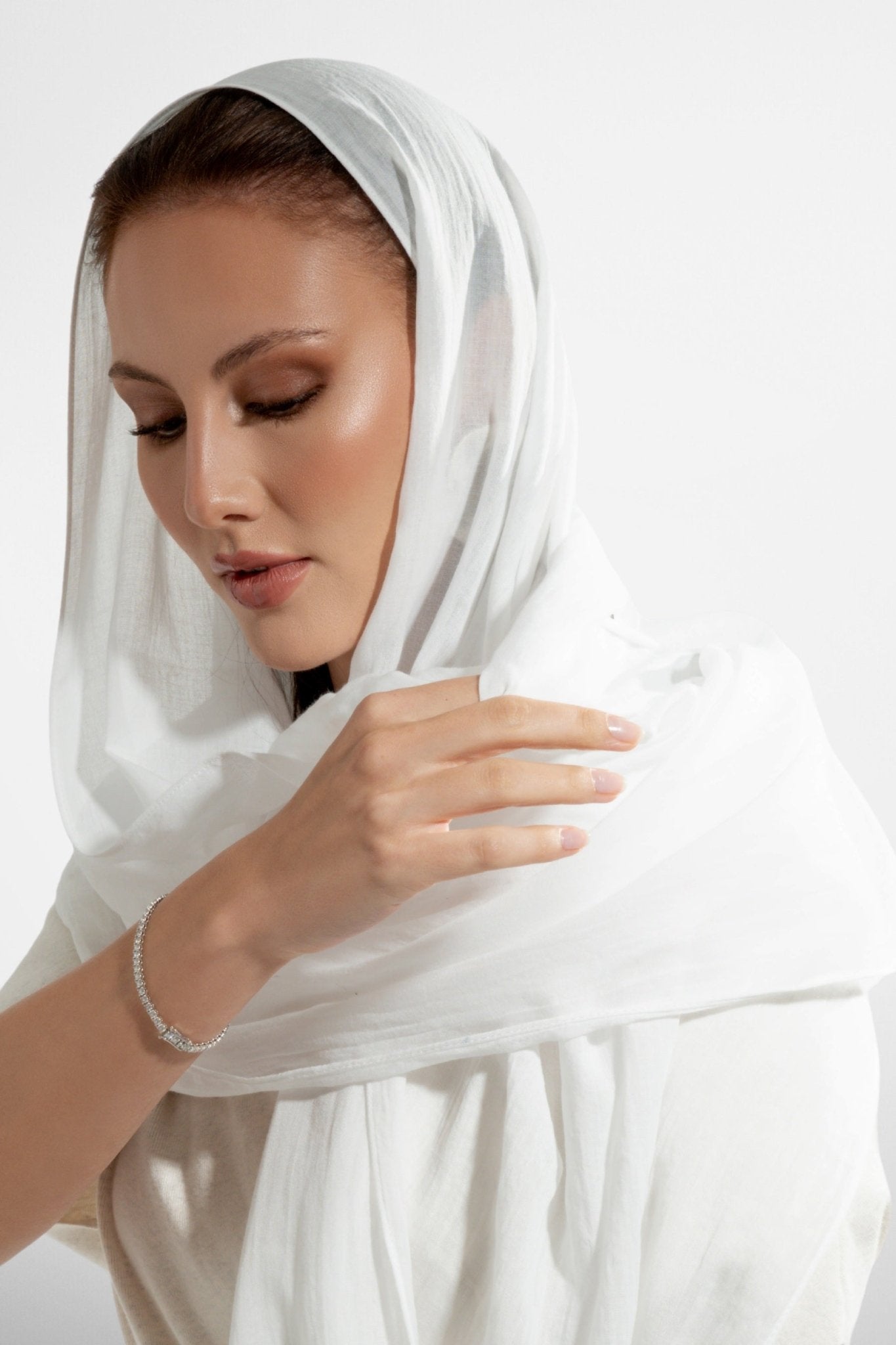 W21-50 – وشاح قطن أبيض
