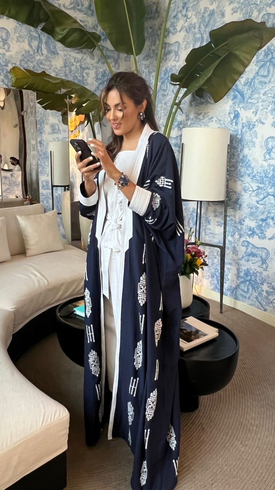 BADER BLUE ABAYA - MAISON ARABELLE - MIRA Y MANO