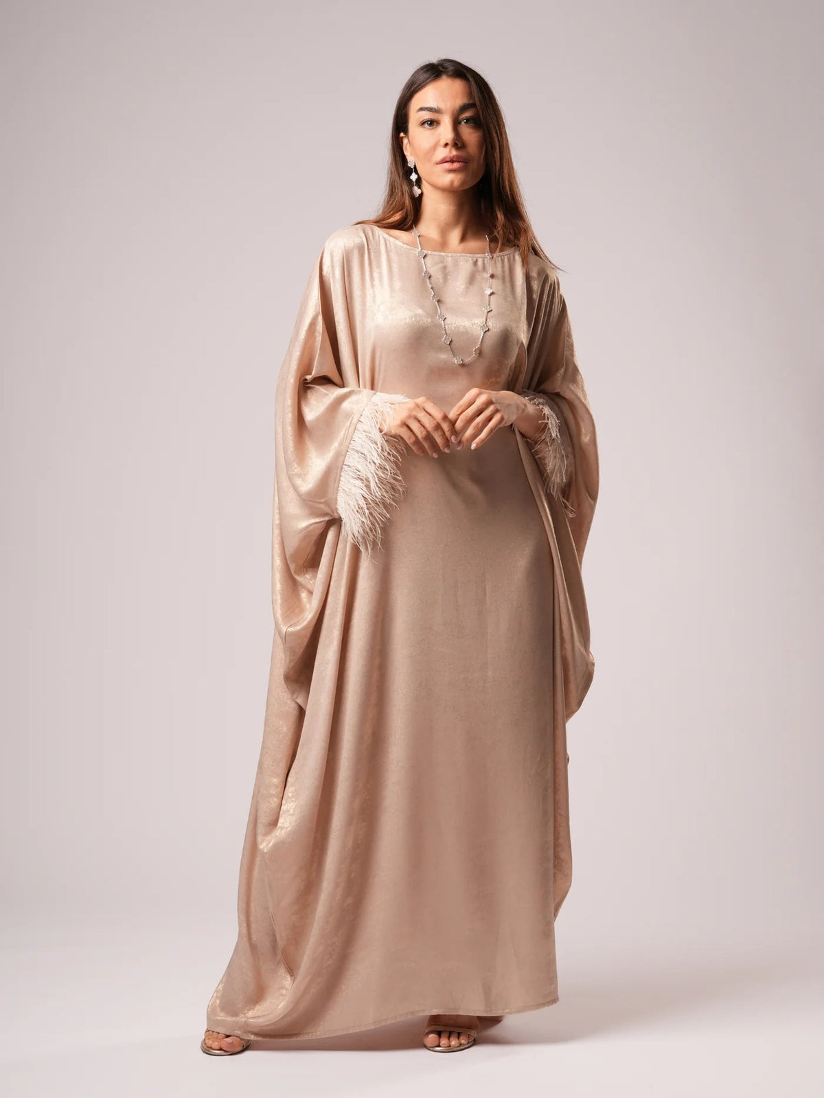 شمعة – قفطان حريري بيج – MIRA Y MANO