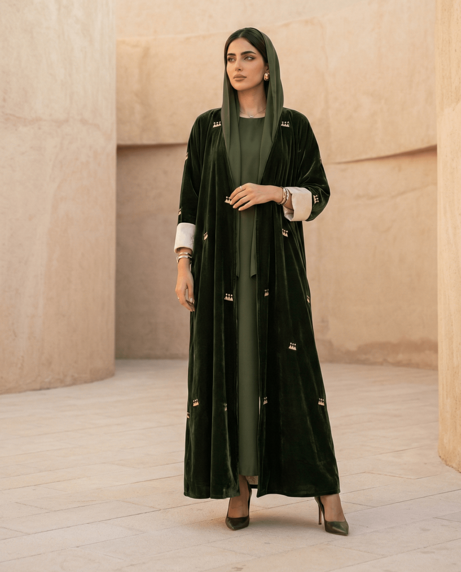 RMD26 A V52 ABAYA - MAISOON - MIRA Y MANO