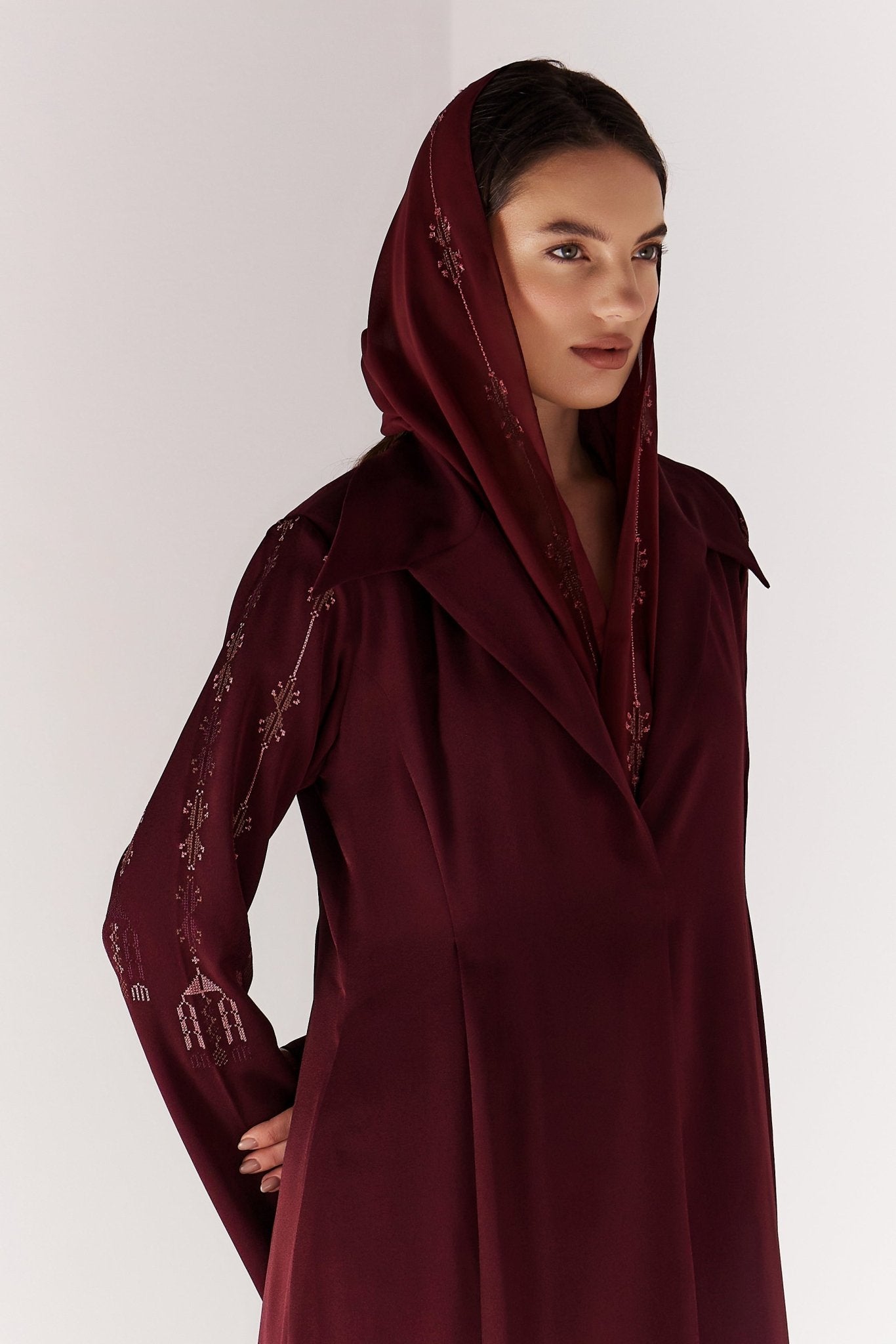 ARYA - BUR ABAYA - MEDD - MIRA Y MANO