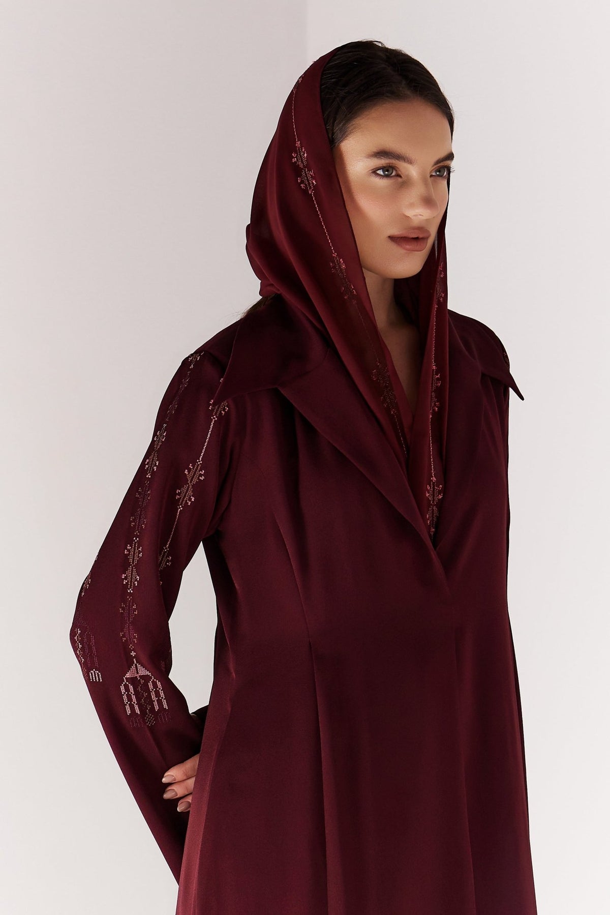 ARYA - BUR ABAYA - MEDD - MIRA Y MANO