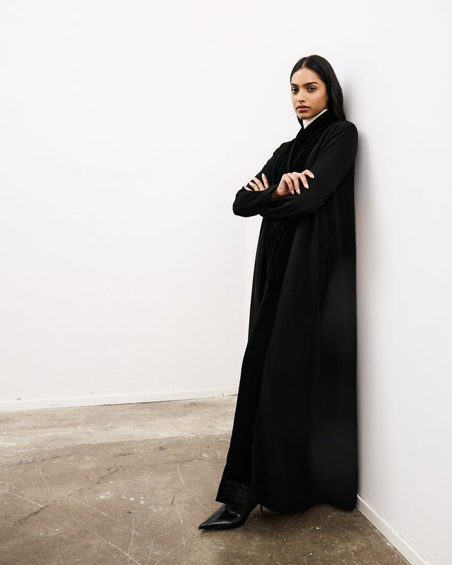 FW - 25 - BLK - AB - 10 - EMA ABAYA - MEDD - MIRA Y MANO