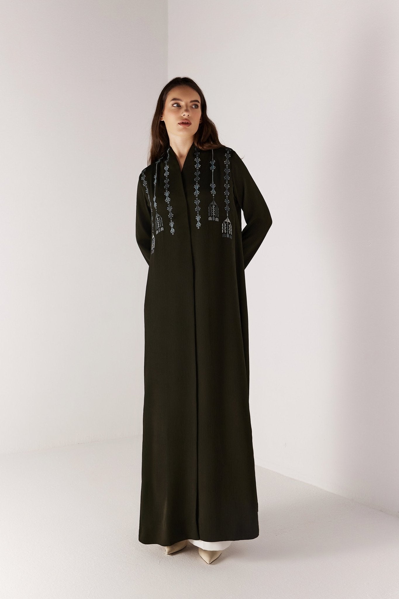 NILI - OL ABAYA - MEDD - MIRA Y MANO