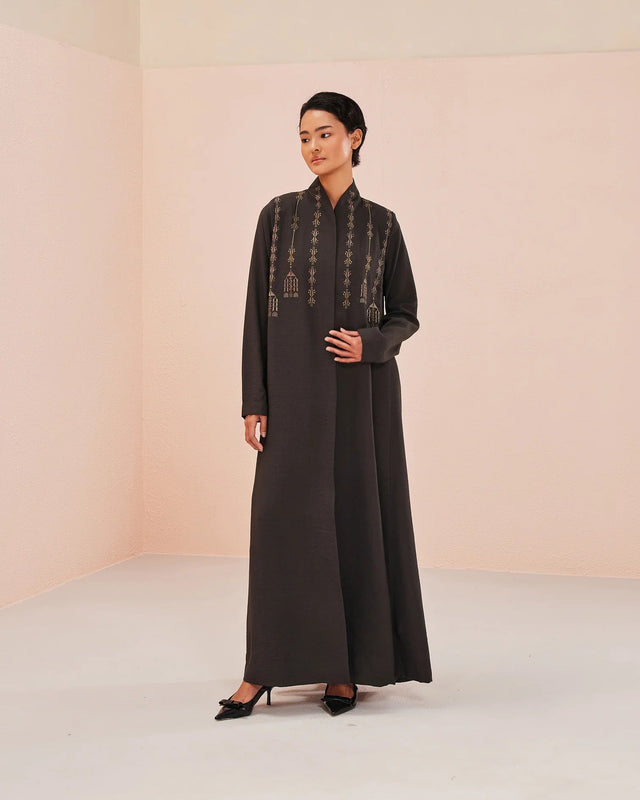 SS - 24 - OLV - AB - 20 - NFL ABAYA - MEDD - MIRA Y MANO