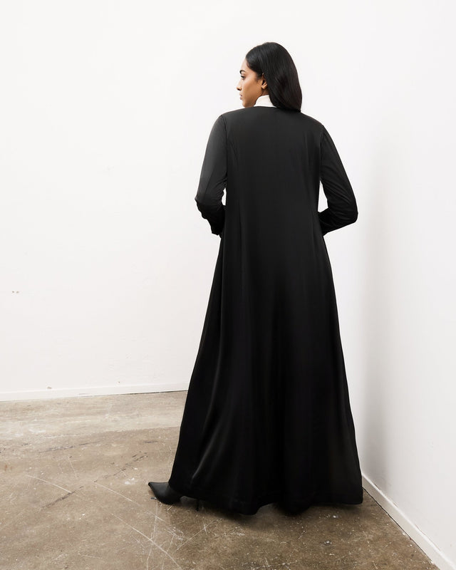 SS24/2 - 17 ABAYA - MEDD - MIRA Y MANO