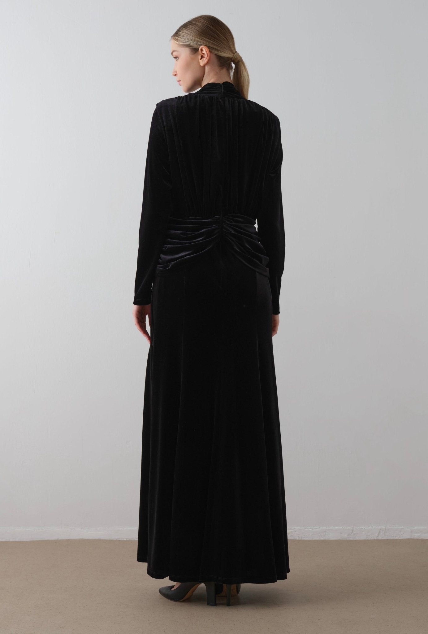 MH06 - 430 BK DRESS - MIHA - MIRA Y MANO