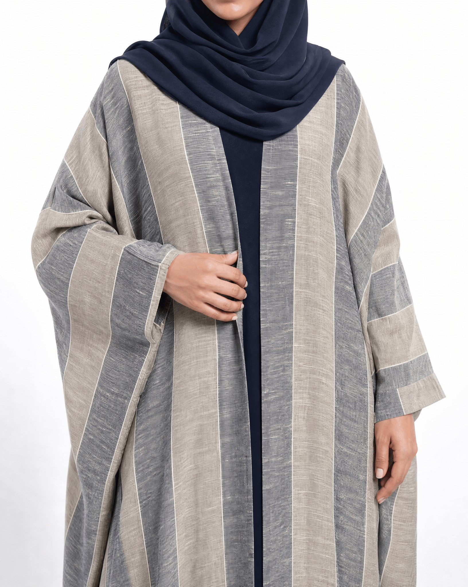 MISK107 ABAYA - MISK - MIRA Y MANO