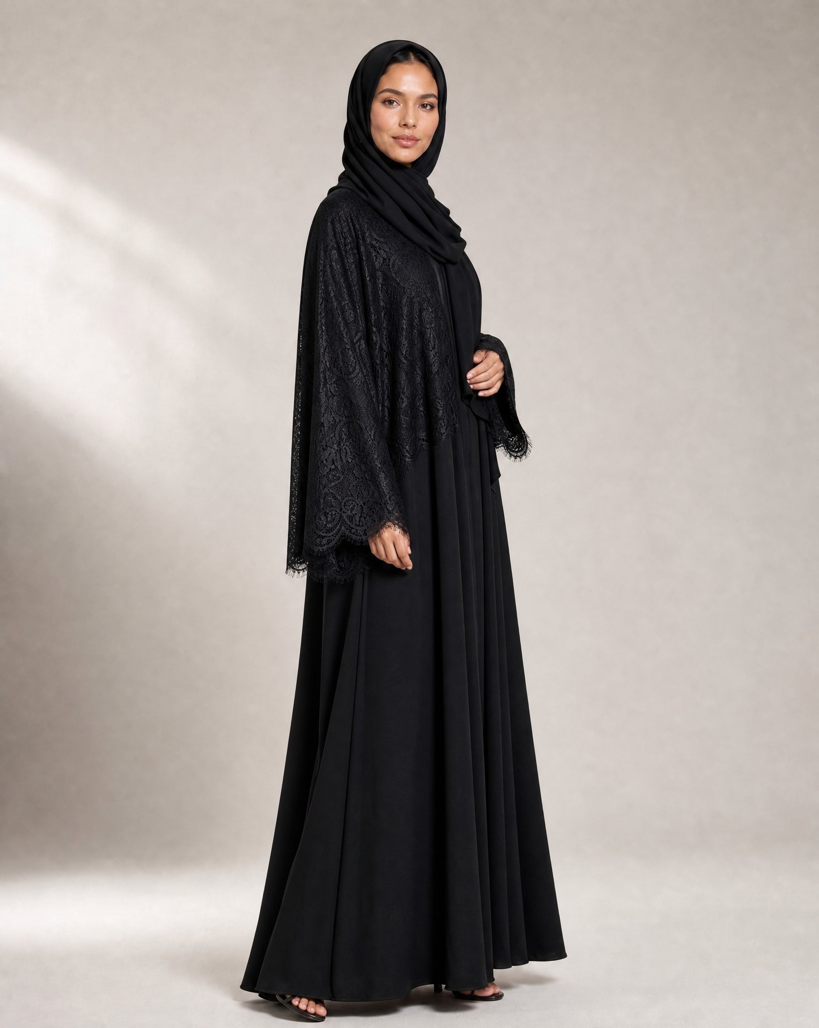 1/2 LACE BK ABAYA - MODISH - MIRA Y MANO