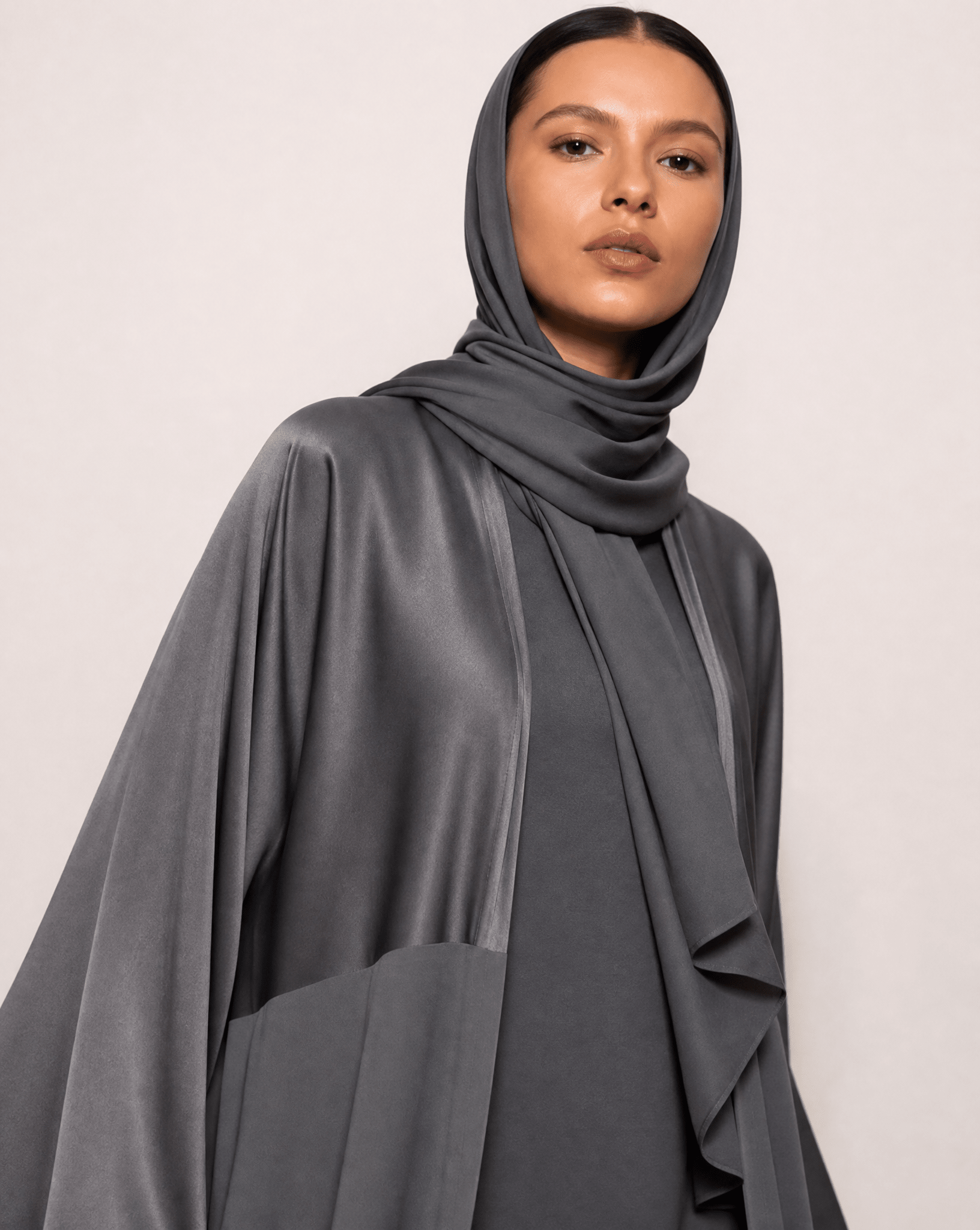 AURA - GY ABAYA - MODISH - MIRA Y MANO
