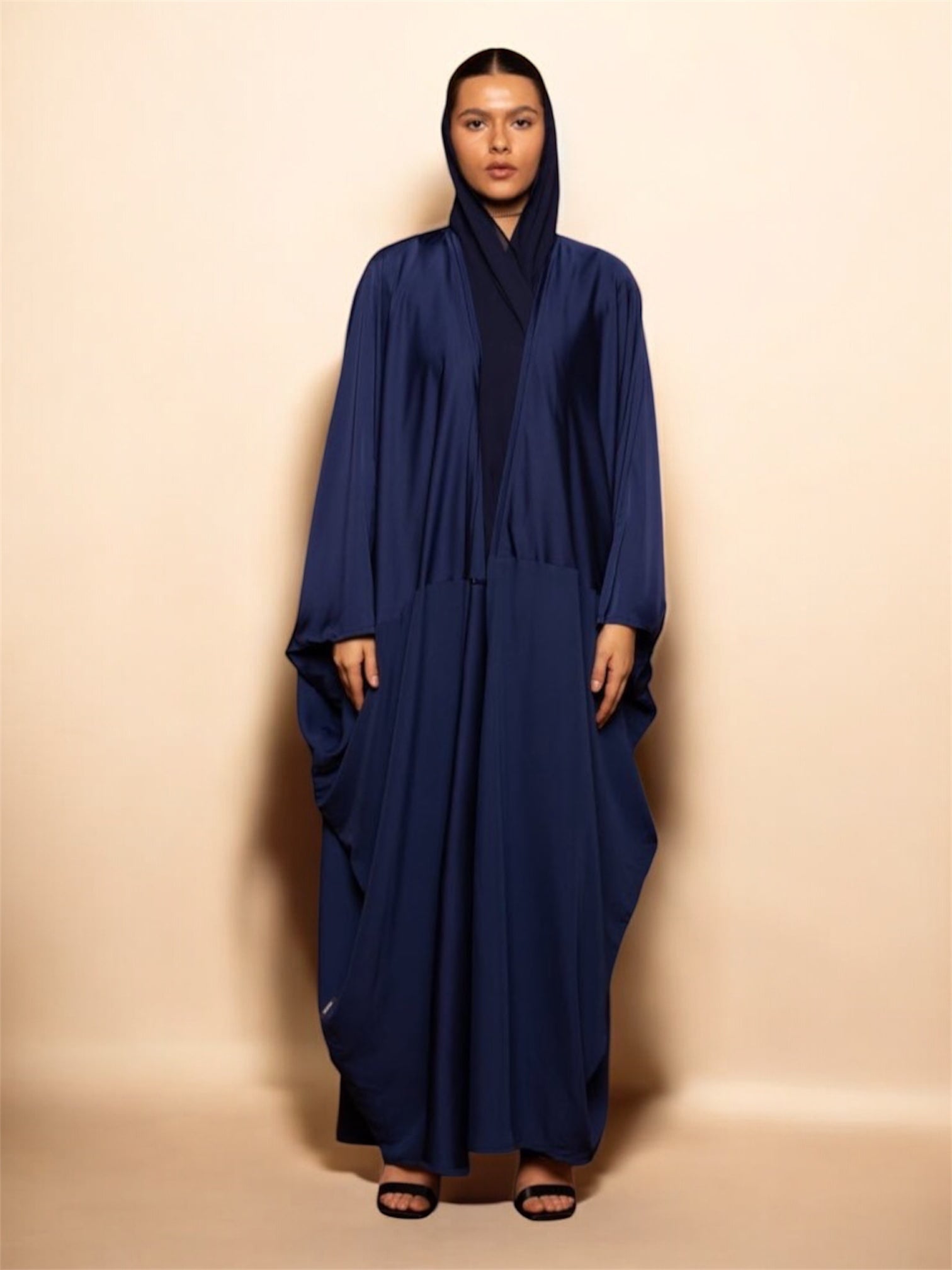 AURA - NV ABAYA - MODISH - MIRA Y MANO