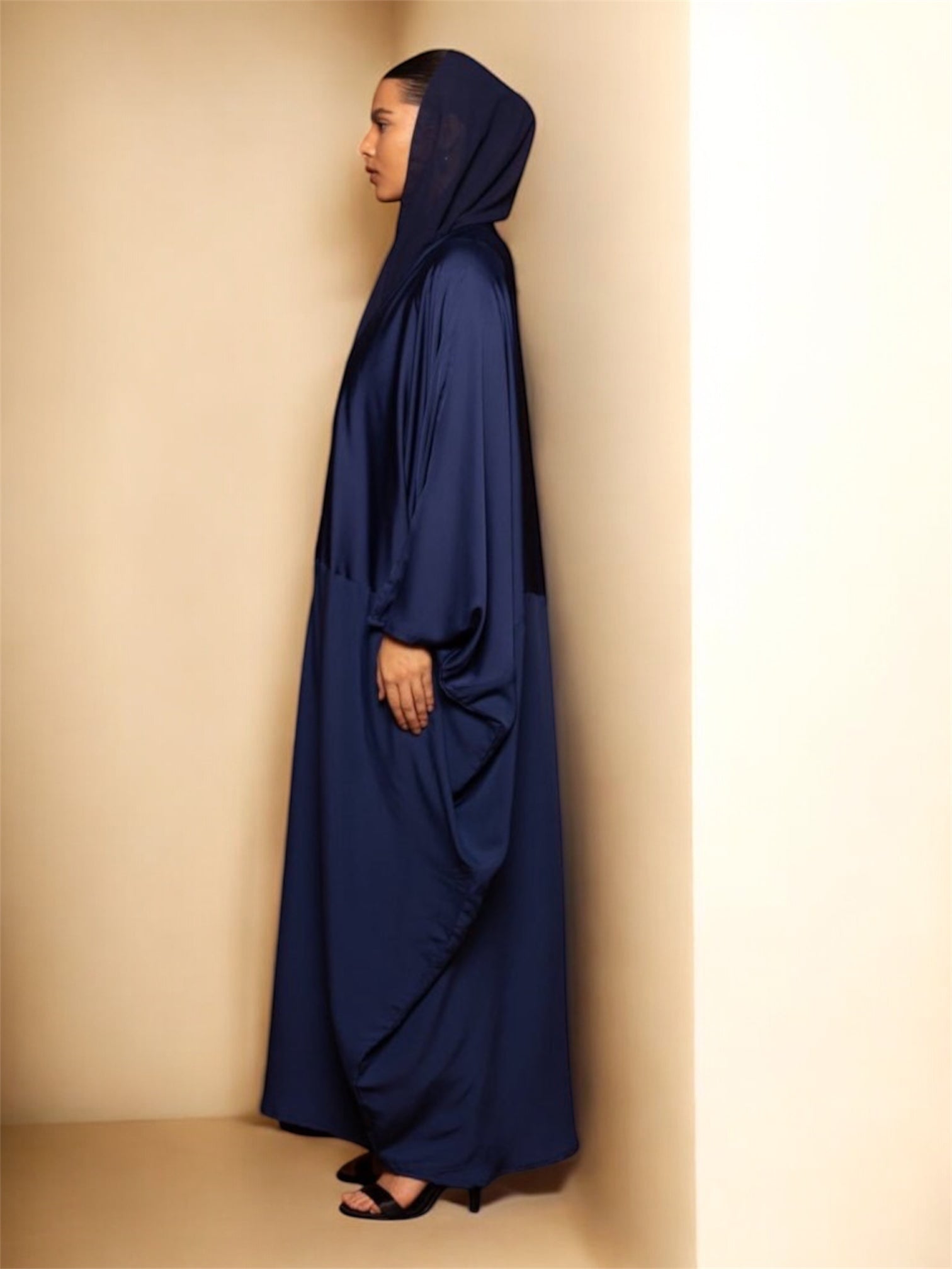 AURA - NV ABAYA - MODISH - MIRA Y MANO