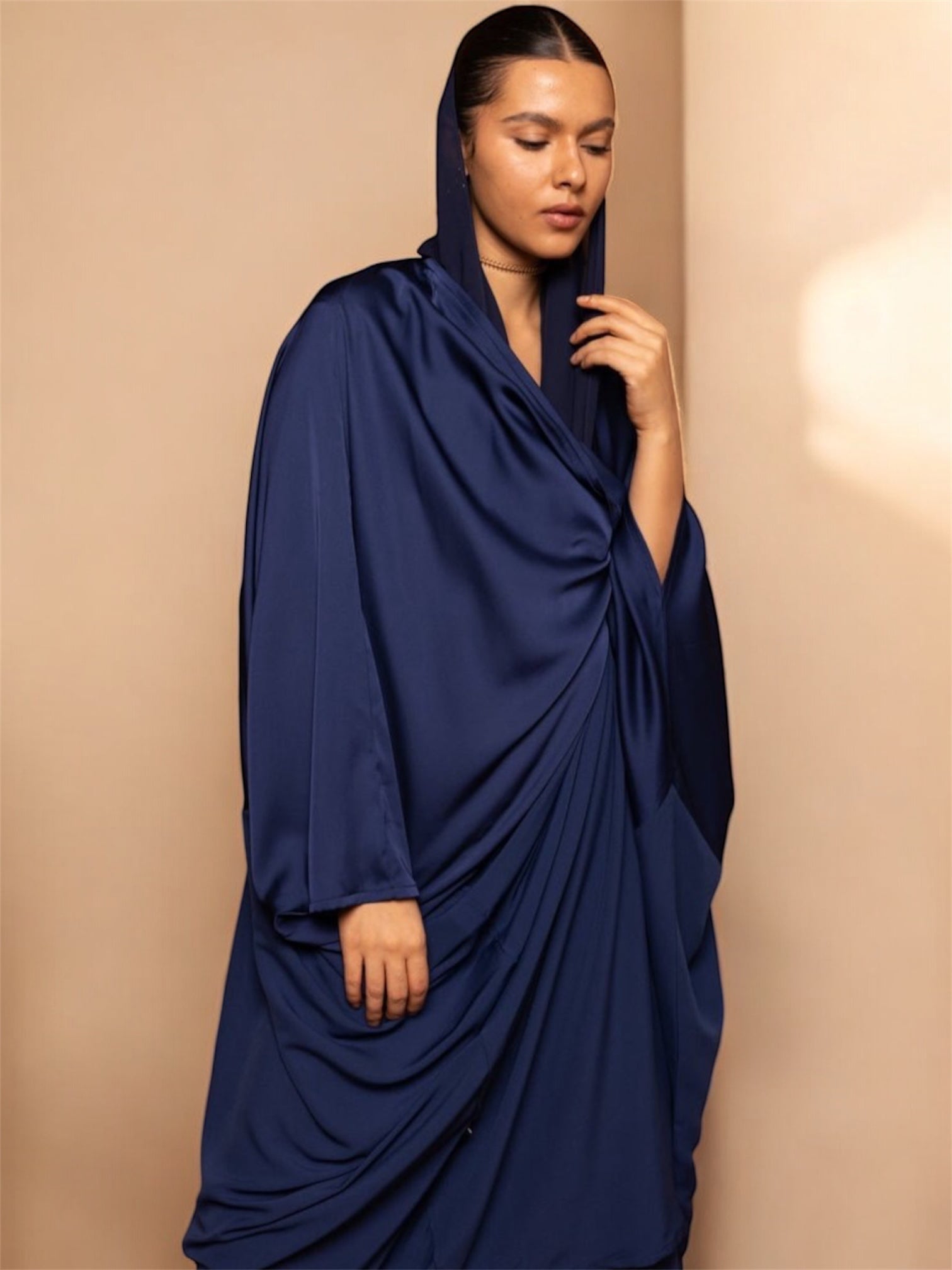 AURA - NV ABAYA - MODISH - MIRA Y MANO