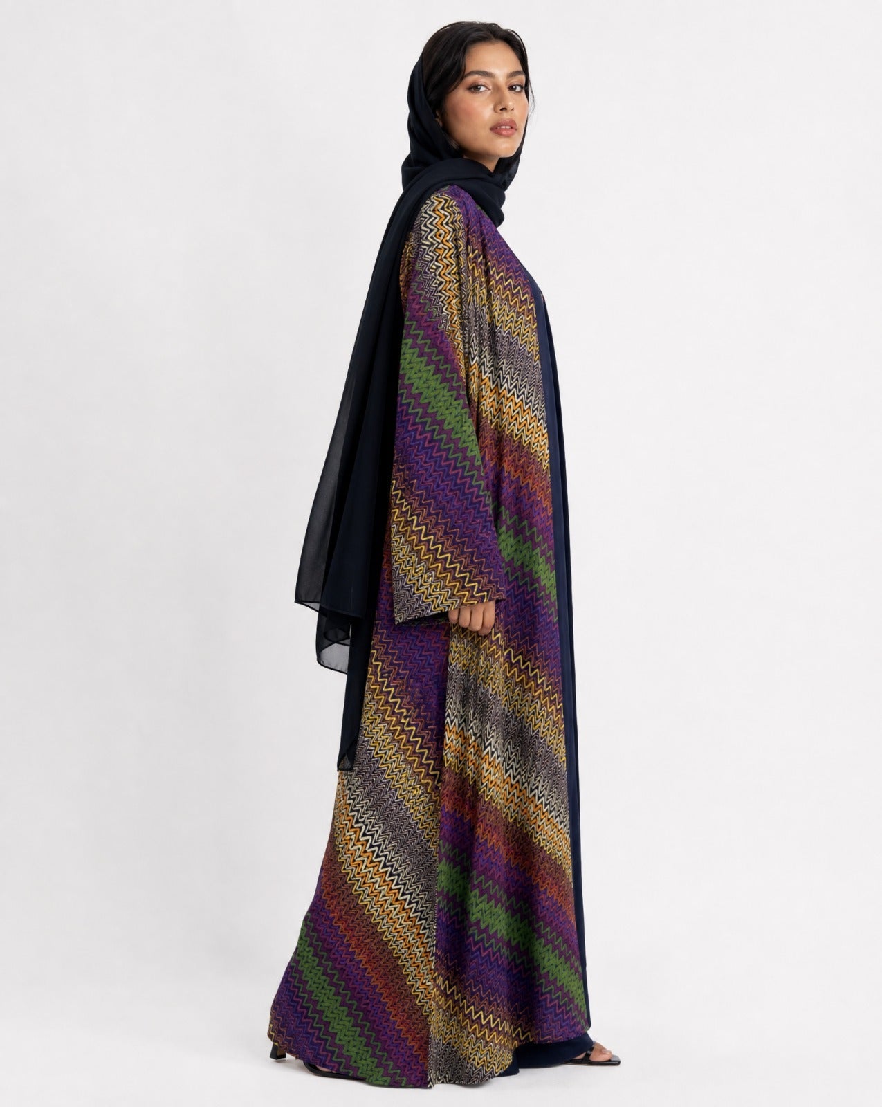 Z PATTERN-B ABAYA - MODISH - MIRA Y MANO