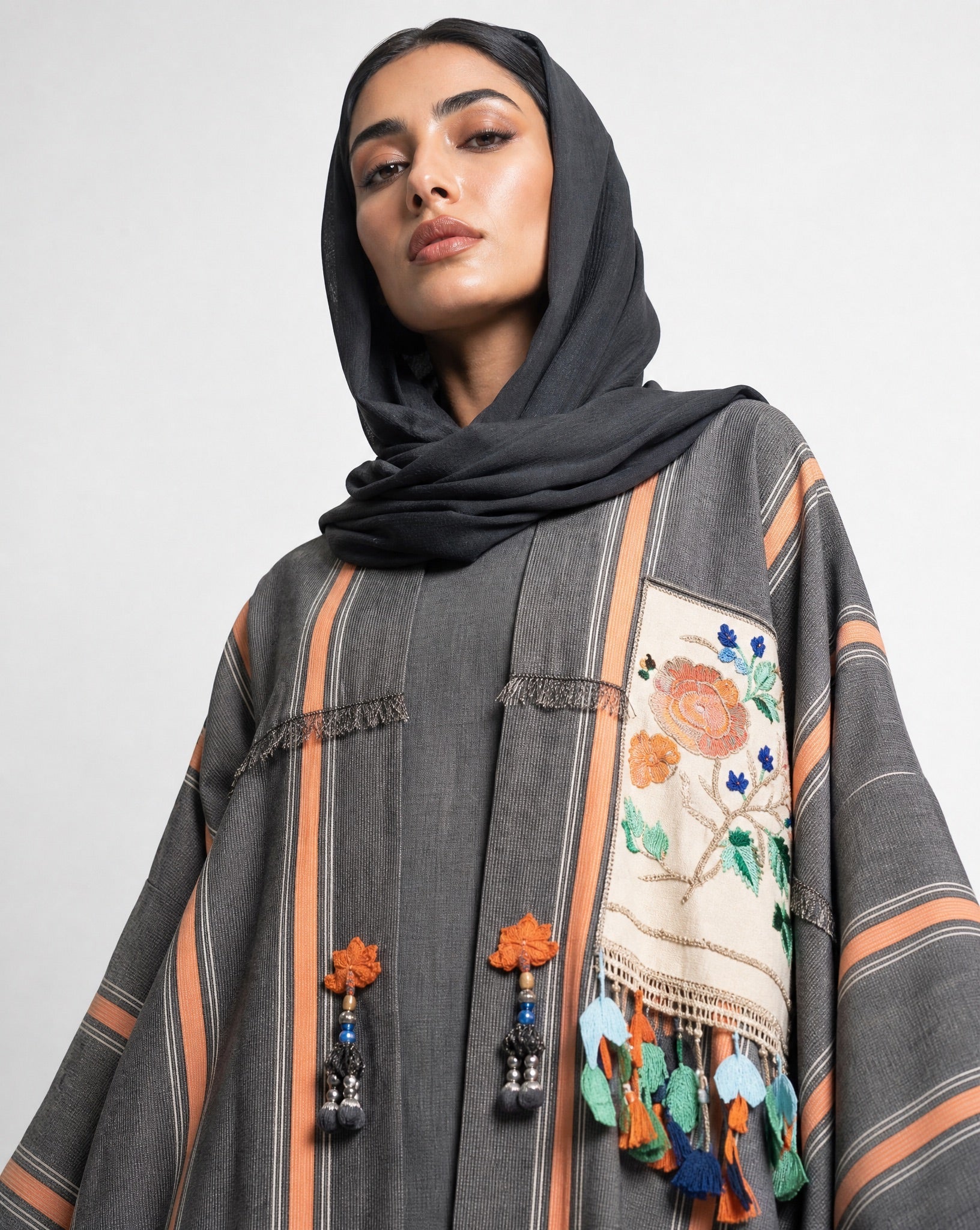 ATQPTKFT-GY-SL ABAYA - MOJA MAJKA - MIRA Y MANO