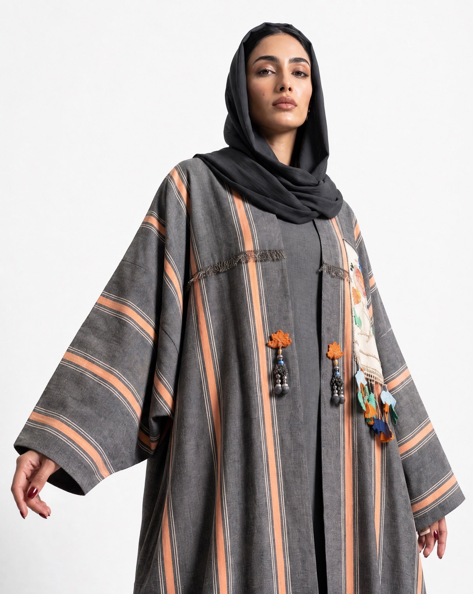 ATQPTKFT-GY-SL ABAYA - MOJA MAJKA - MIRA Y MANO