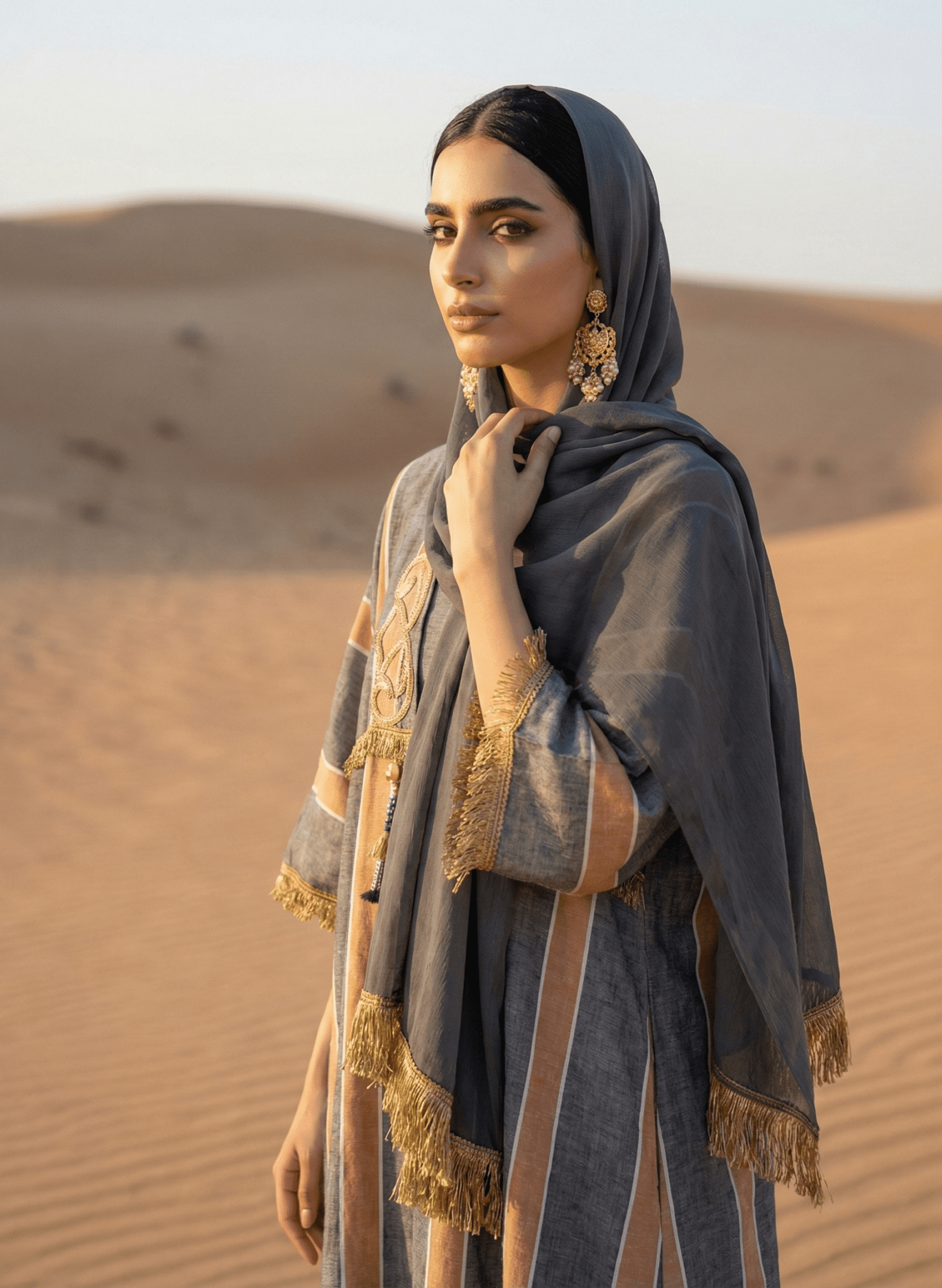 SIRBSH - GY2 ABAYA - MOJA MAJKA - MIRA Y MANO