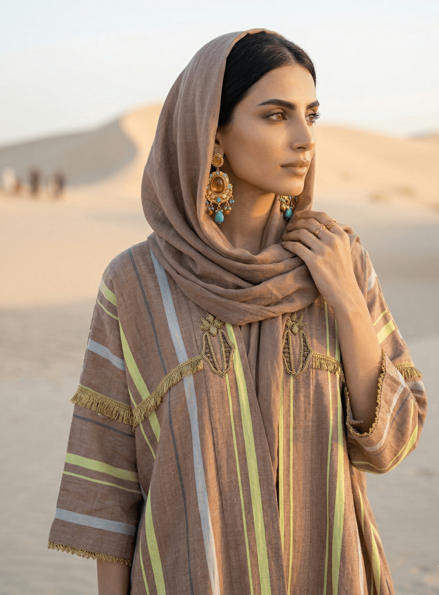 SIRKFT - 26BR ABAYA - MOJA MAJKA - MIRA Y MANO