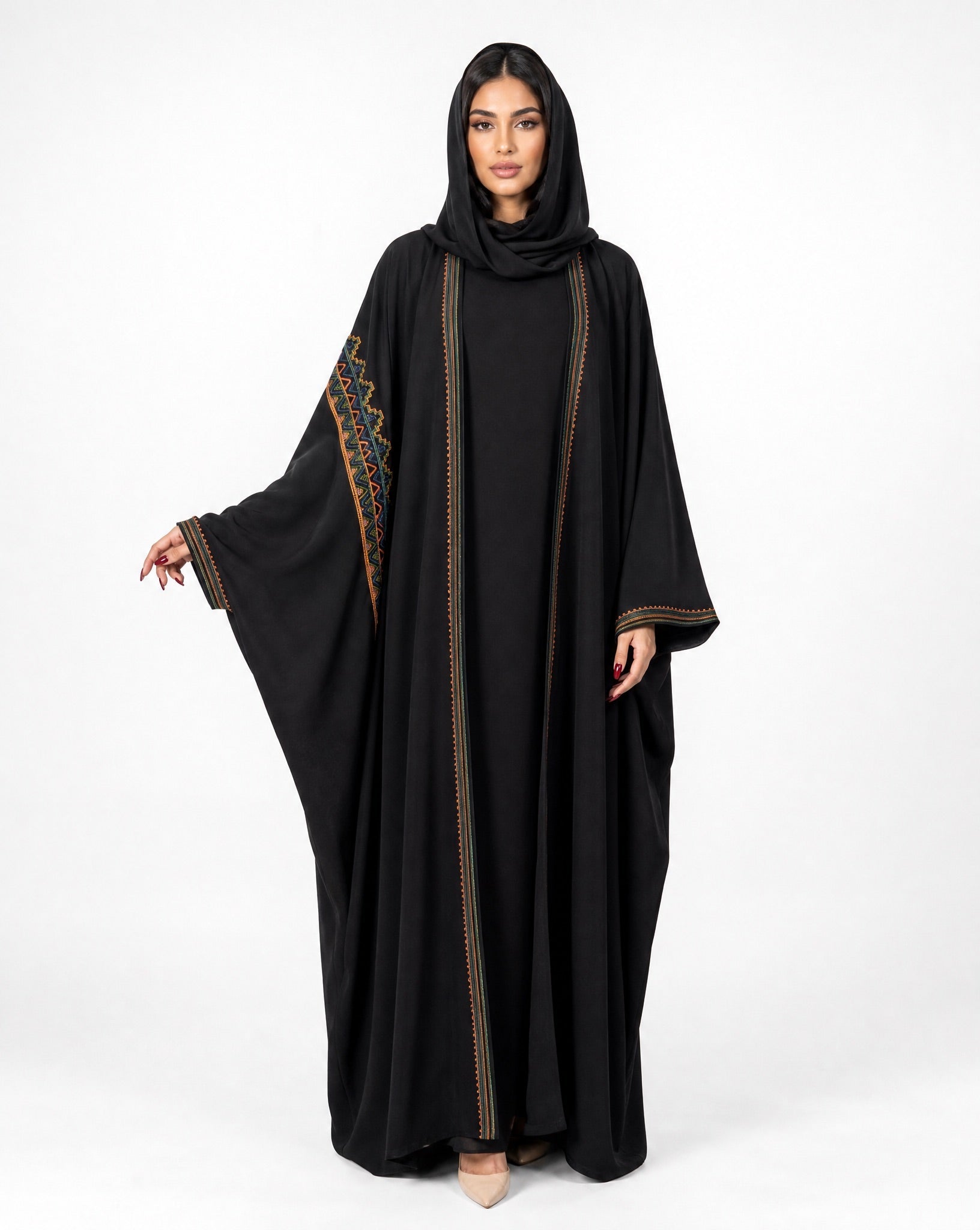 Bisht with Patterned Embroidery Abaya - MRAISHA - MIRA Y MANO