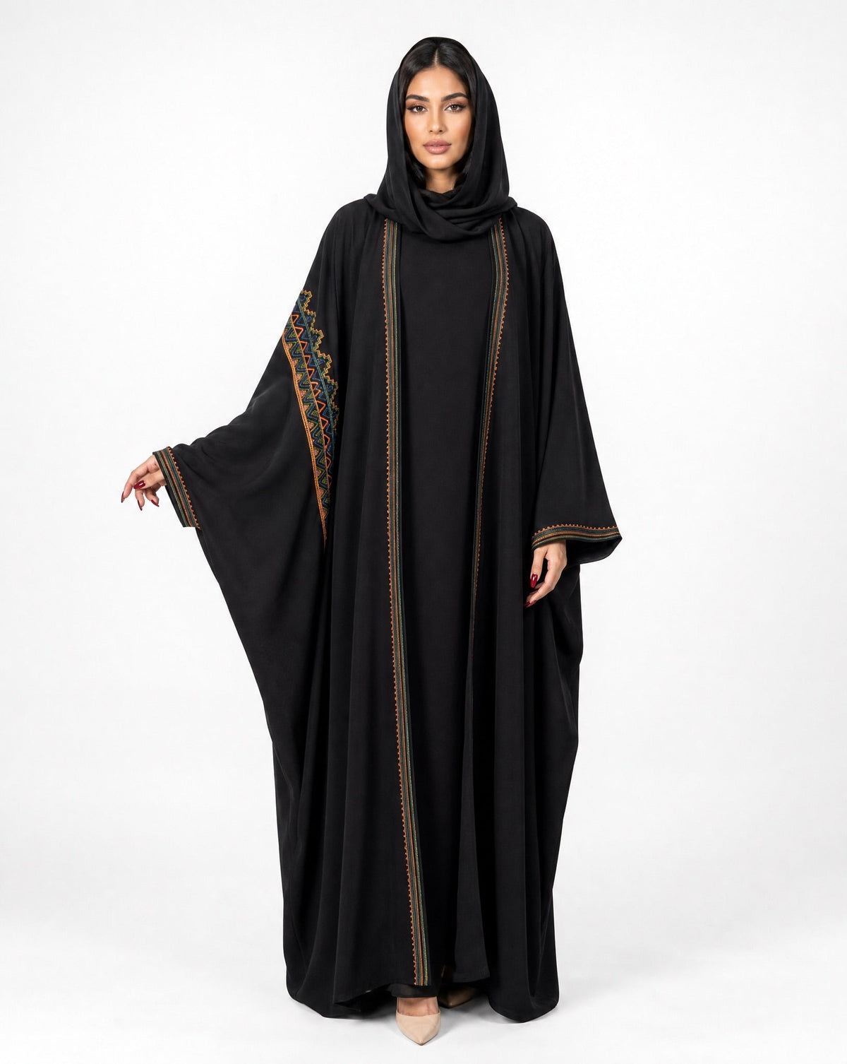 Bisht with Patterned Embroidery Abaya - MRAISHA - MIRA Y MANO