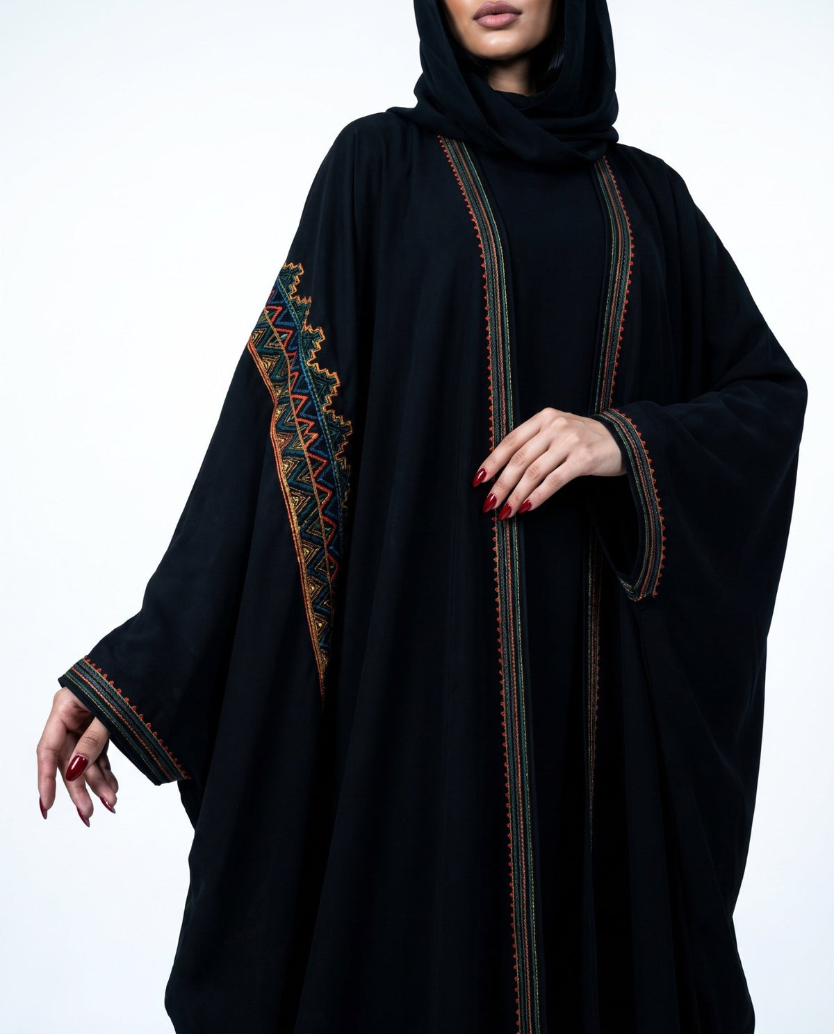 Bisht with Patterned Embroidery Abaya - MRAISHA - MIRA Y MANO