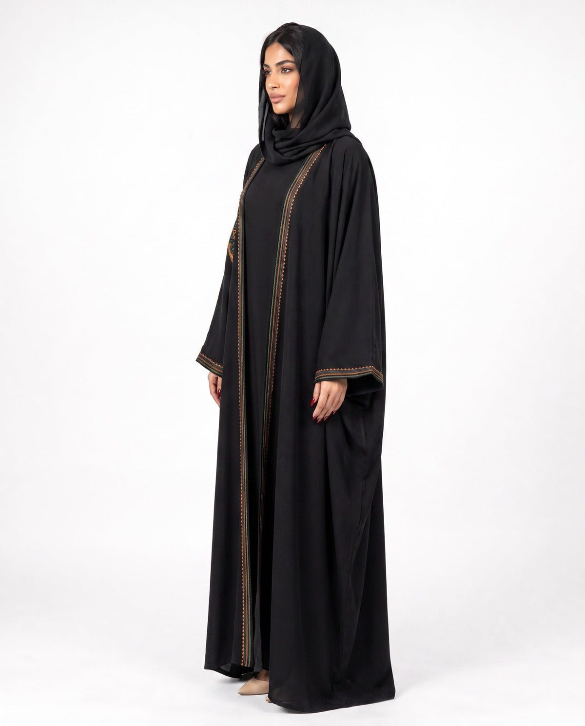 Bisht with Patterned Embroidery Abaya - MRAISHA - MIRA Y MANO