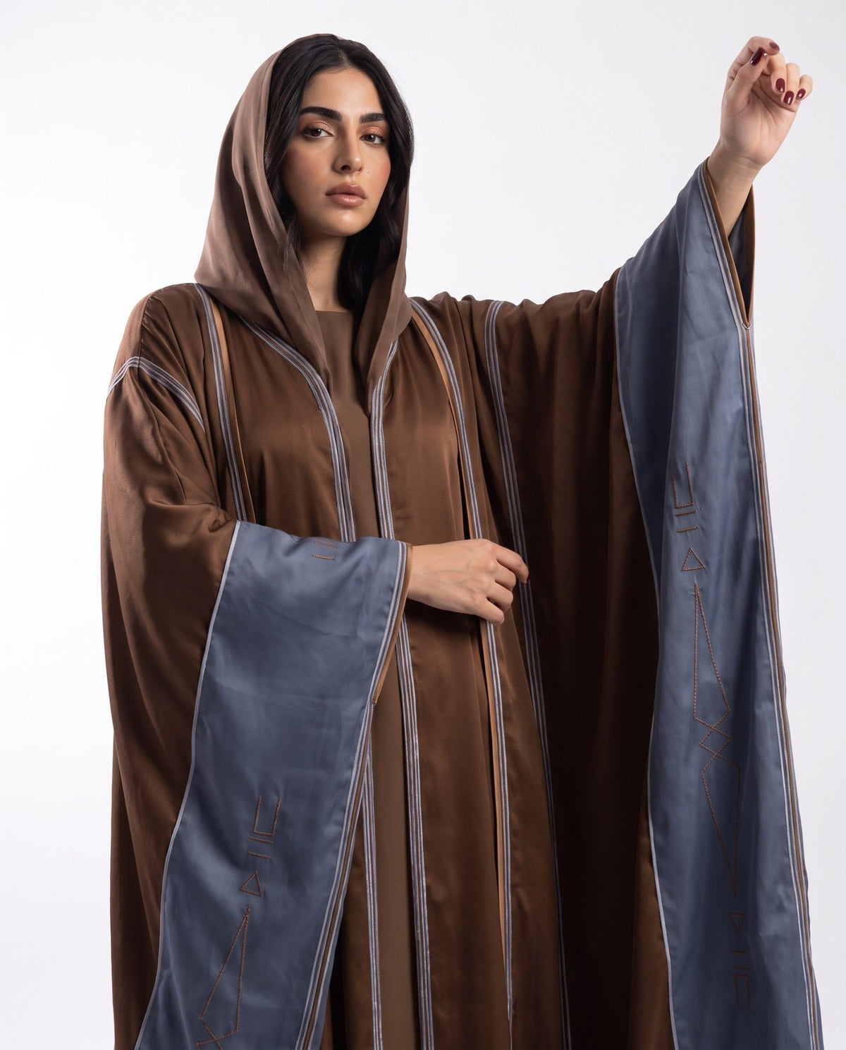 Flowing Brown Bisht Abaya - MRAISHA - MIRA Y MANO