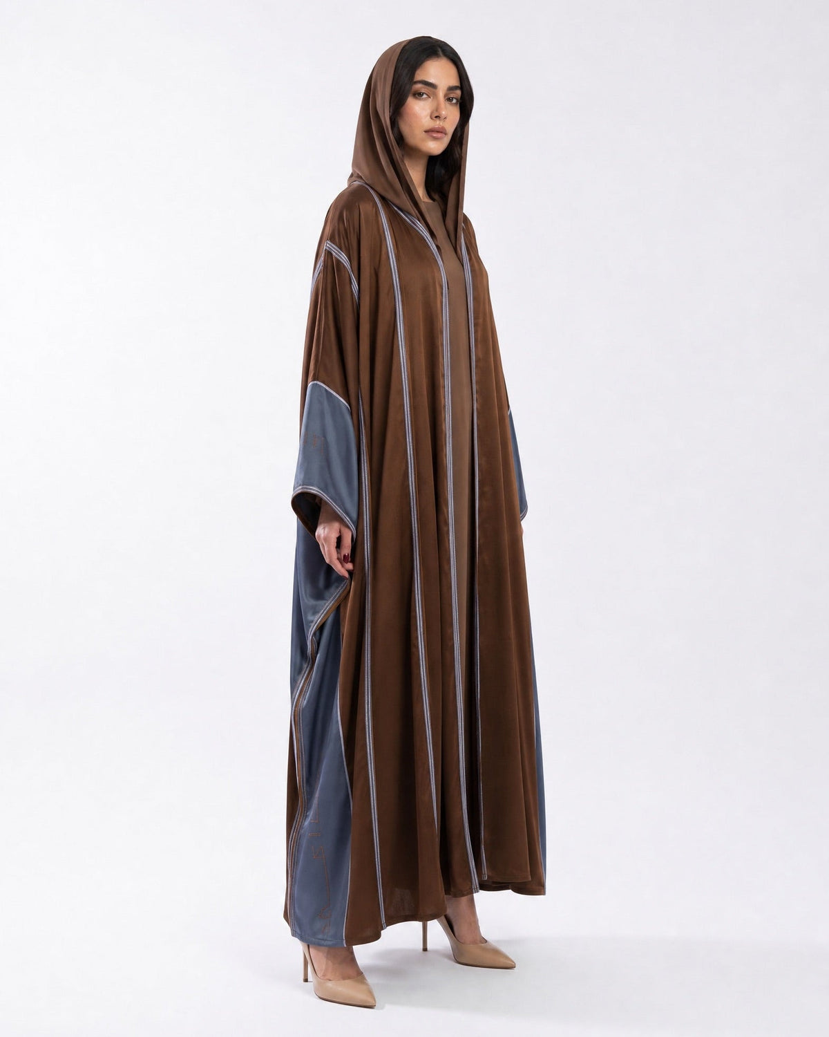 Flowing Brown Bisht Abaya - MRAISHA - MIRA Y MANO