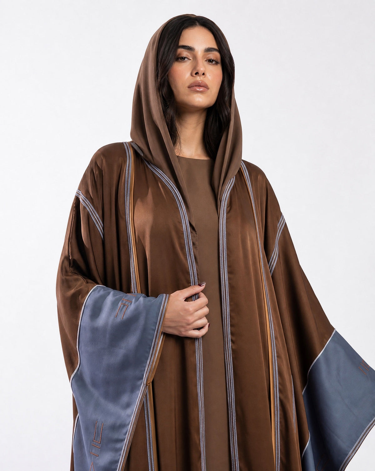 Flowing Brown Bisht Abaya - MRAISHA - MIRA Y MANO