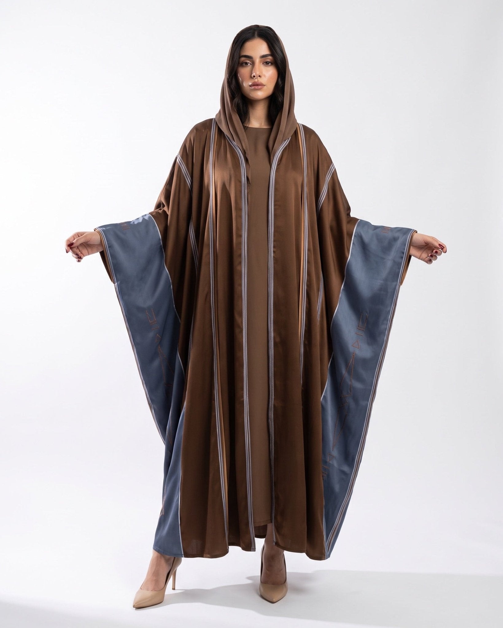Flowing Brown Bisht Abaya - MRAISHA - MIRA Y MANO