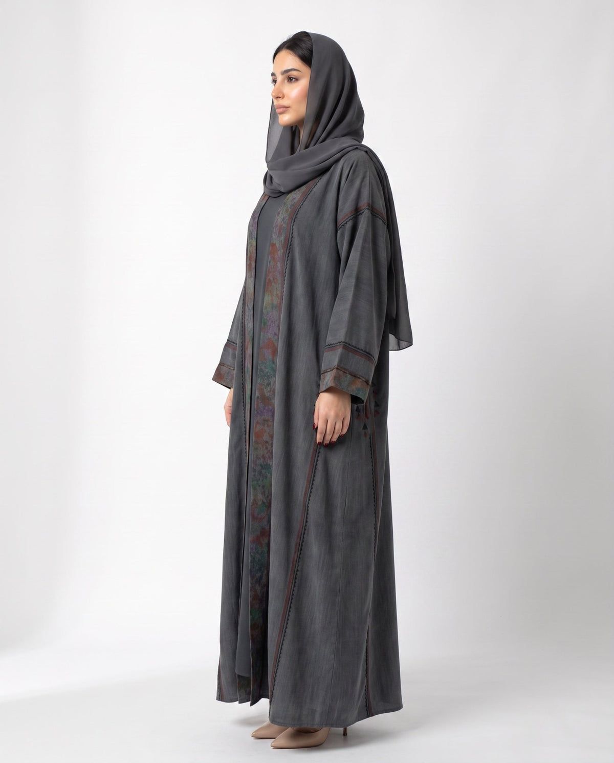 Half-Bisht Inner Print Abaya - MRAISHA - MIRA Y MANO