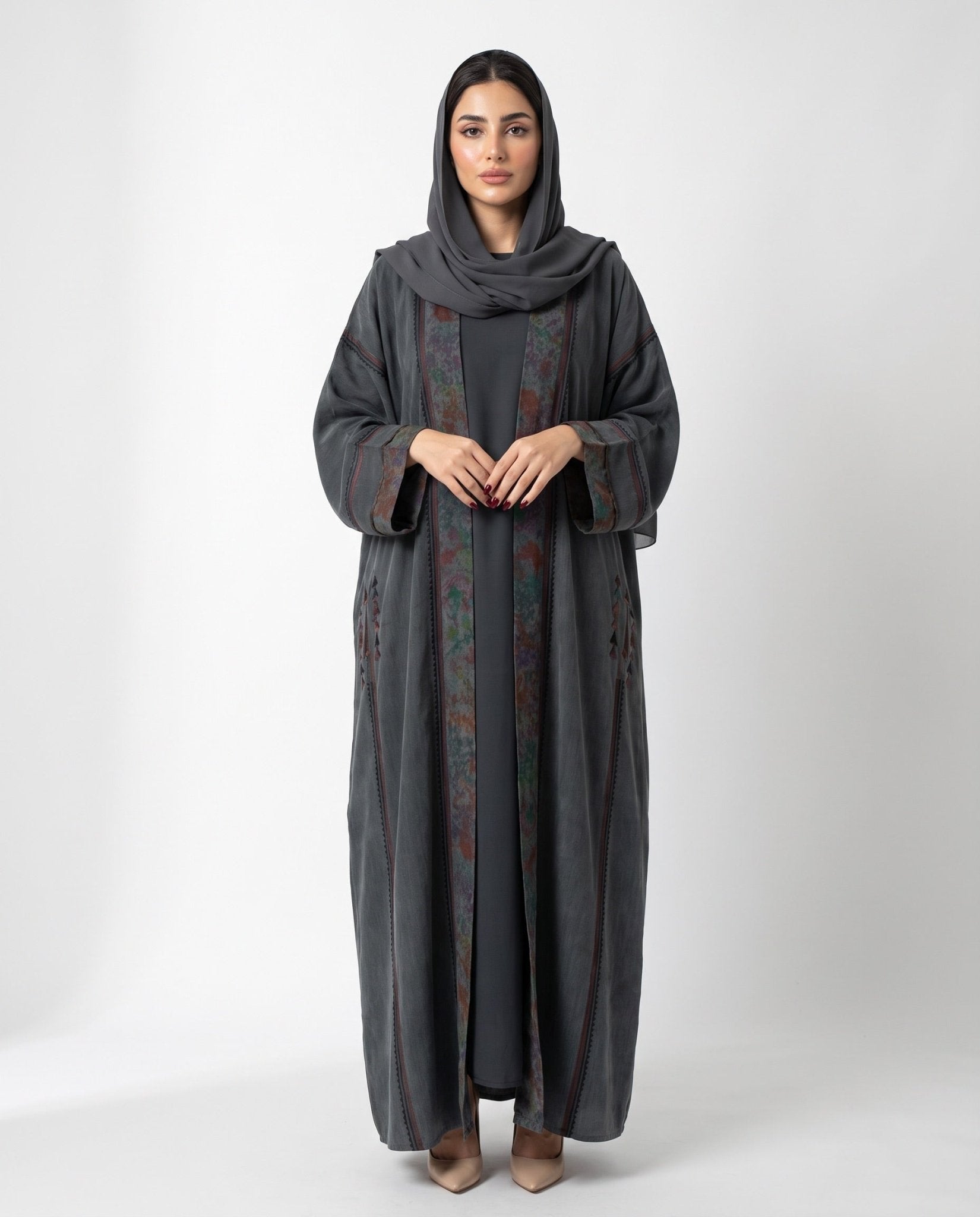 Half-Bisht Inner Print Abaya - MRAISHA - MIRA Y MANO