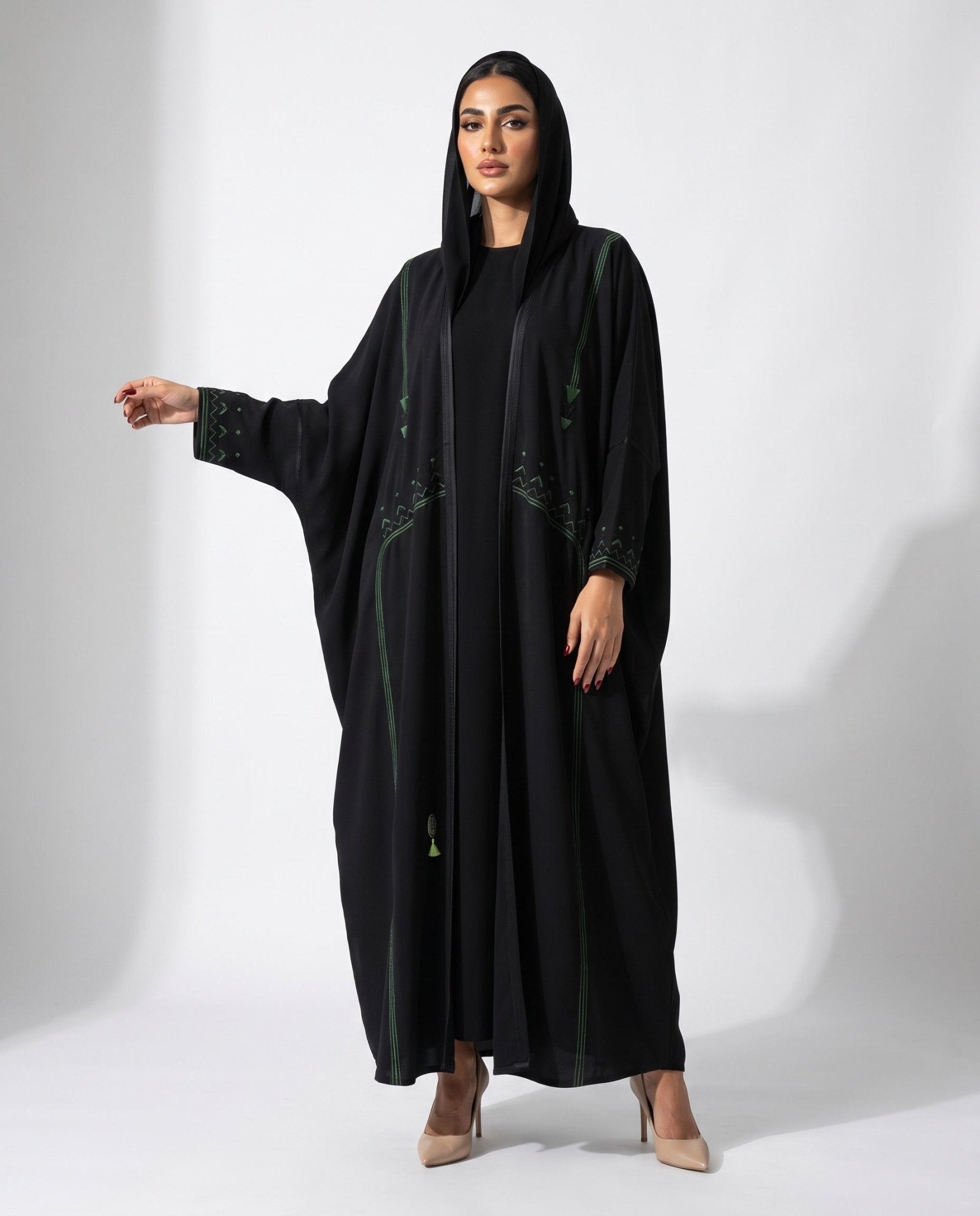 Kimono Cut Simple Detailed Abaya - MRAISHA - MIRA Y MANO