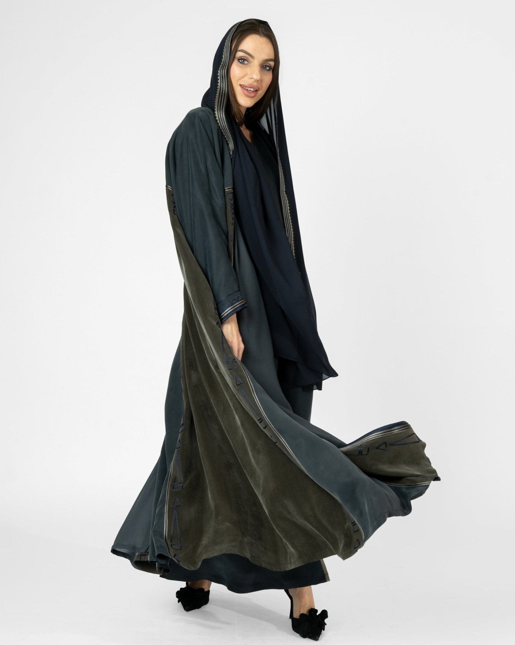 Layered Kimono with Embroidery Abaya Set - MRAISHA - MIRA Y MANO