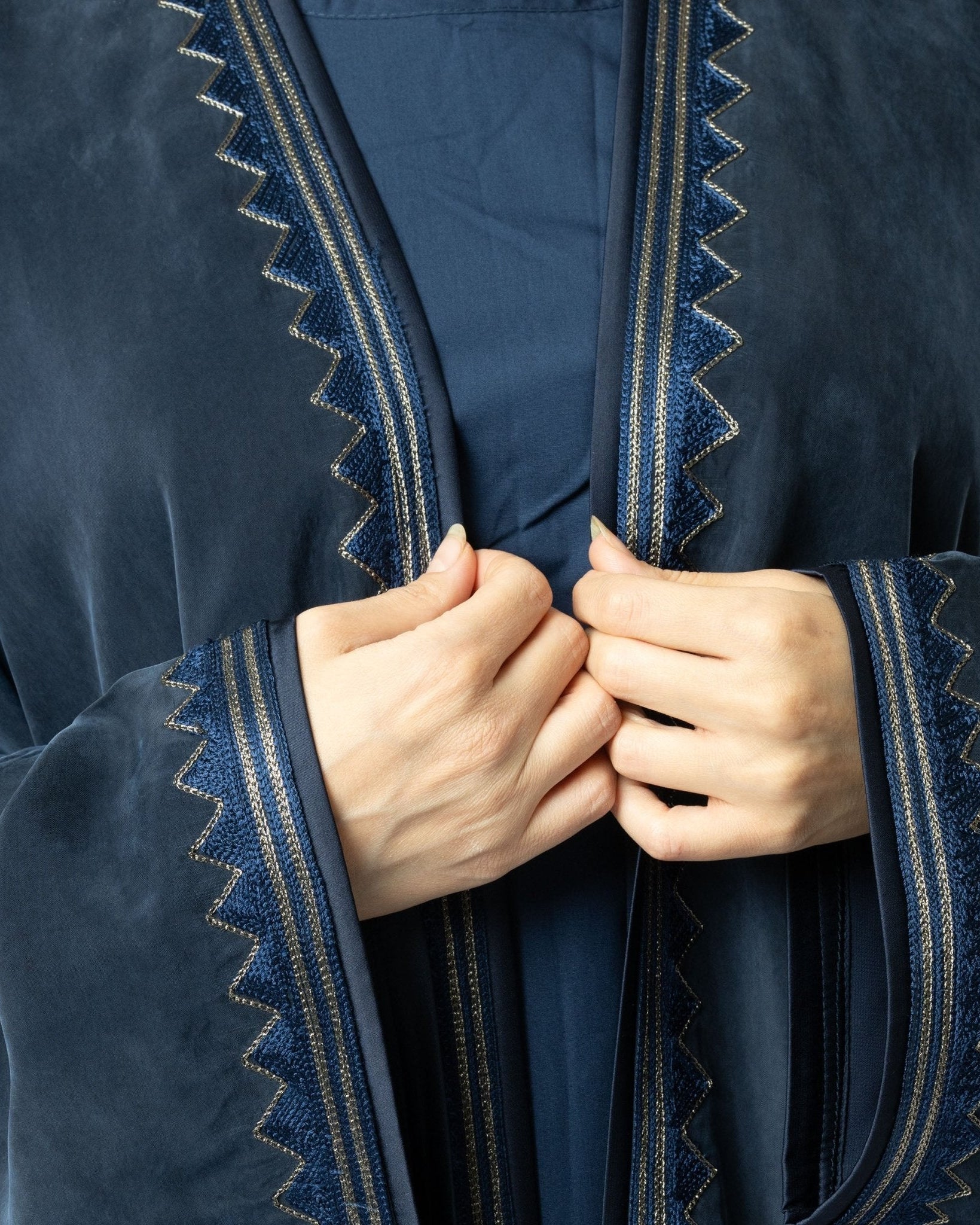 MRAAS2601 ABAYA - MRAISHA - MIRA Y MANO