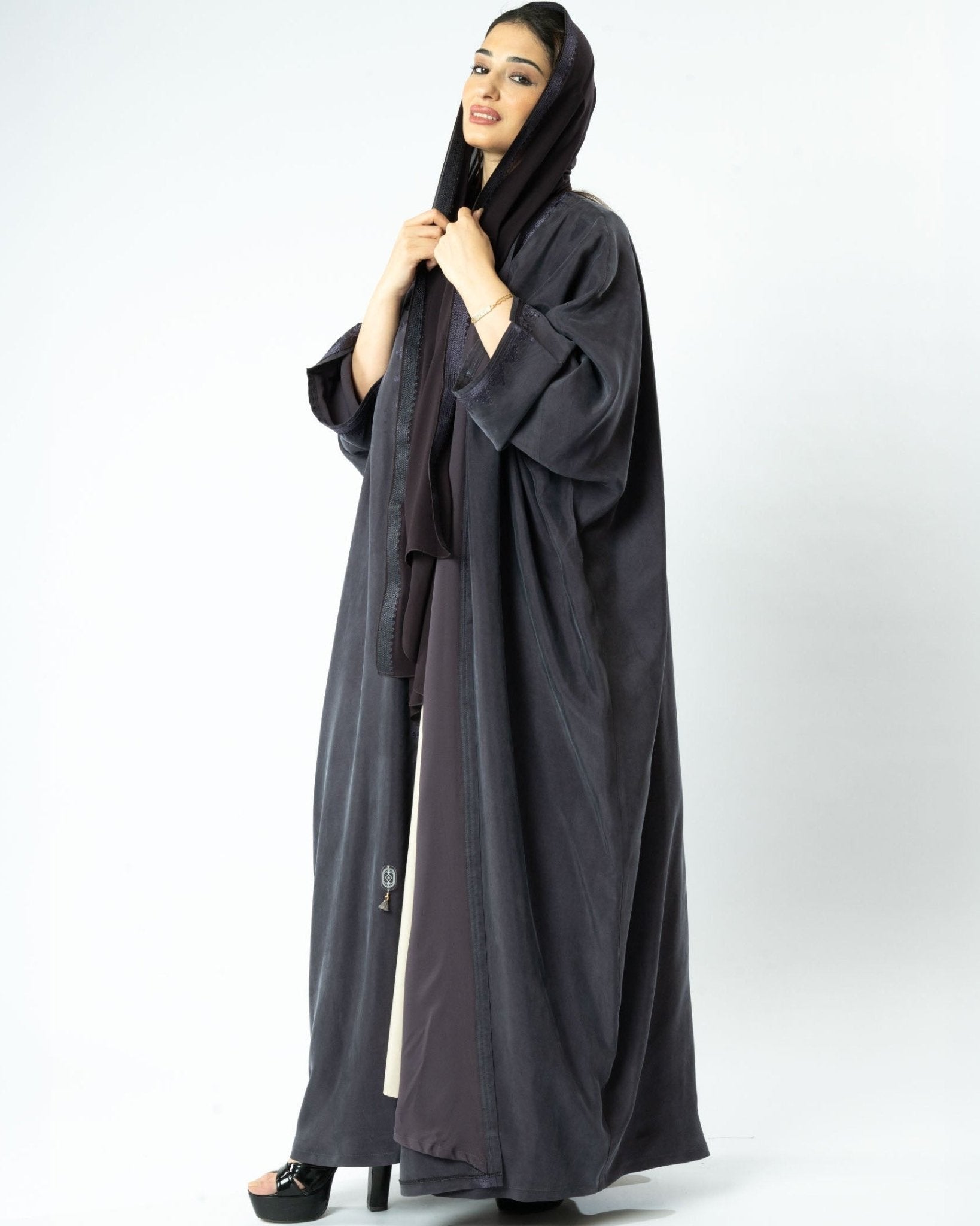 MRAAS2602 ABAYA - MRAISHA - MIRA Y MANO