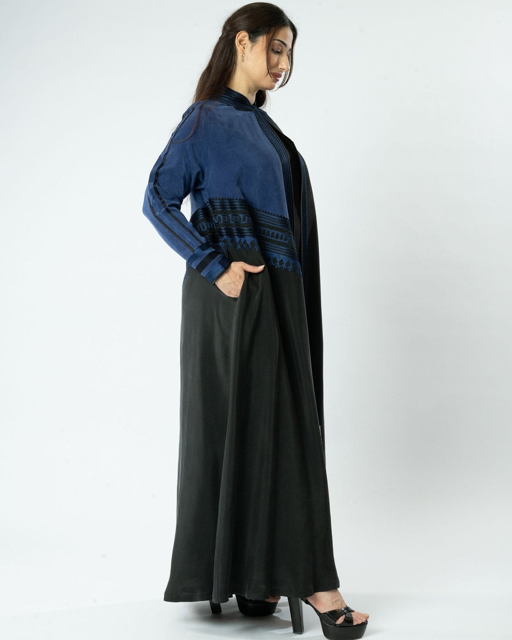 MRAAS2606 ABAYA - MRAISHA - MIRA Y MANO